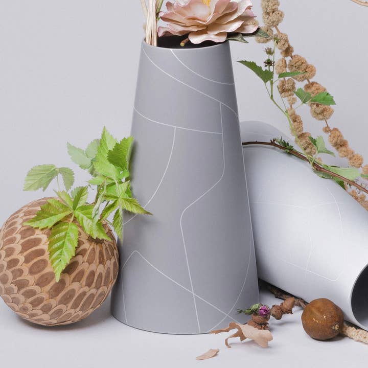 Barbara Barry Porcelæn Tall Cone Vase for engroshandel hos Middle Kingdom