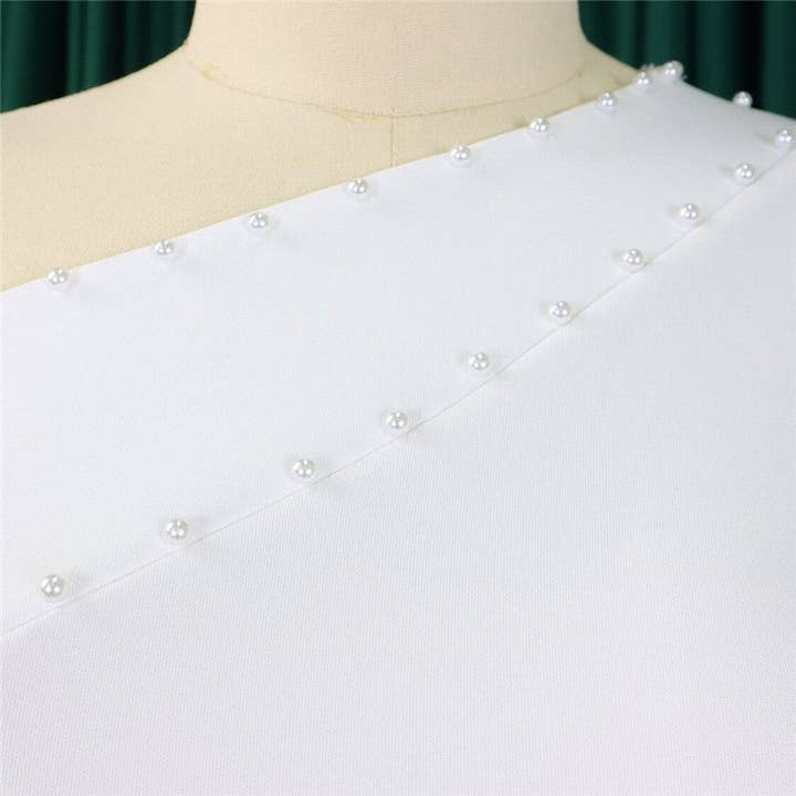 Plush Looks – Engroshandel Top- og buksesæt (IKKE Loungewear) - Dame – Ensfarvet skrå skulderperlebukser OL-sæt6