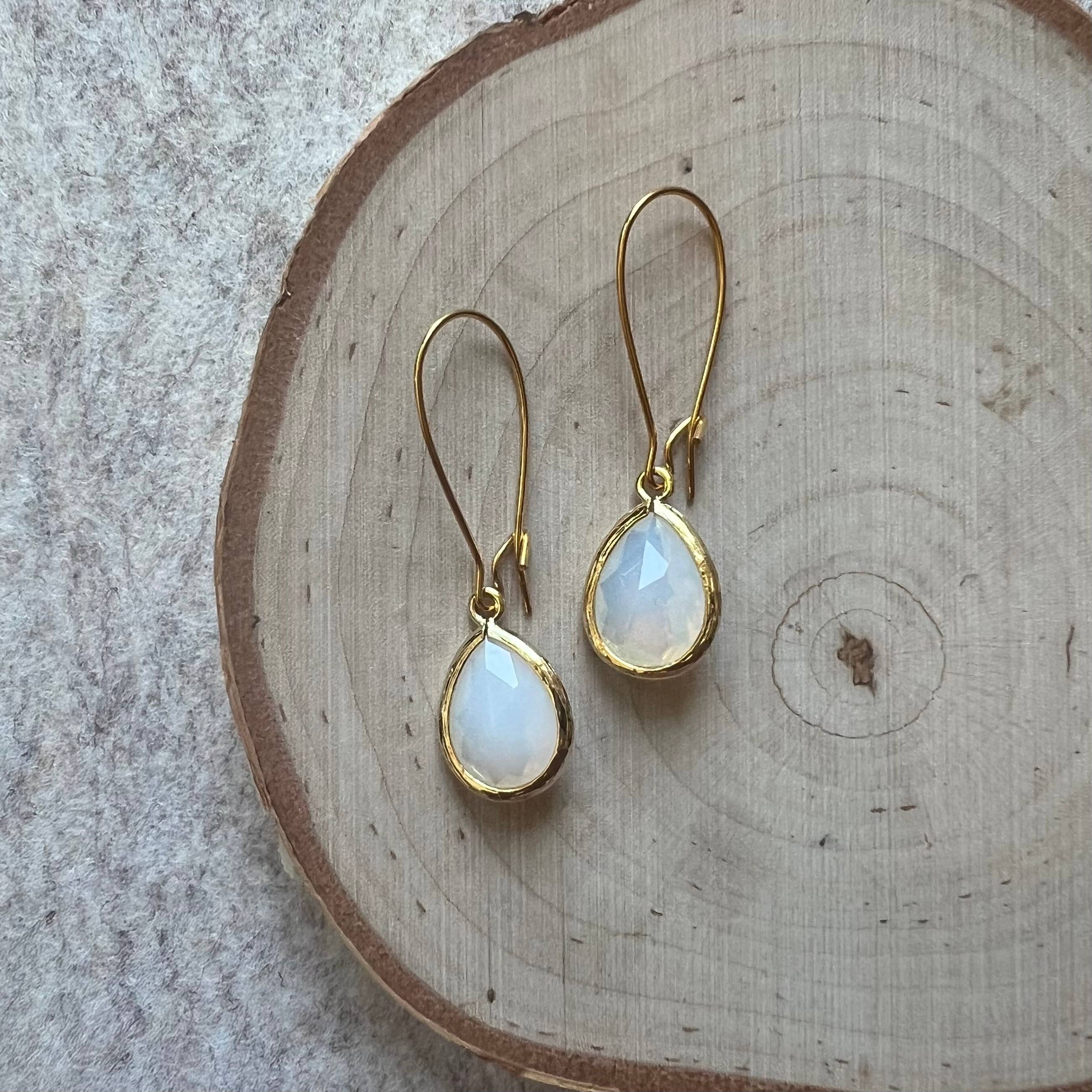 Dana Herbert – wholesale Hängande örhängen – Guld Jane Bezel glas Korta dinglande örhängen17