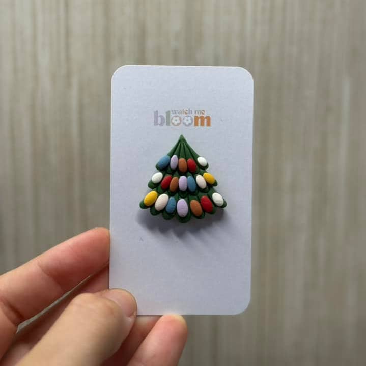 Watch Me Bloom - Vente Boucles d'oreilles pendantes - Porte-aiguilles en pâte polymère avec guirlande lumineuse de Noël