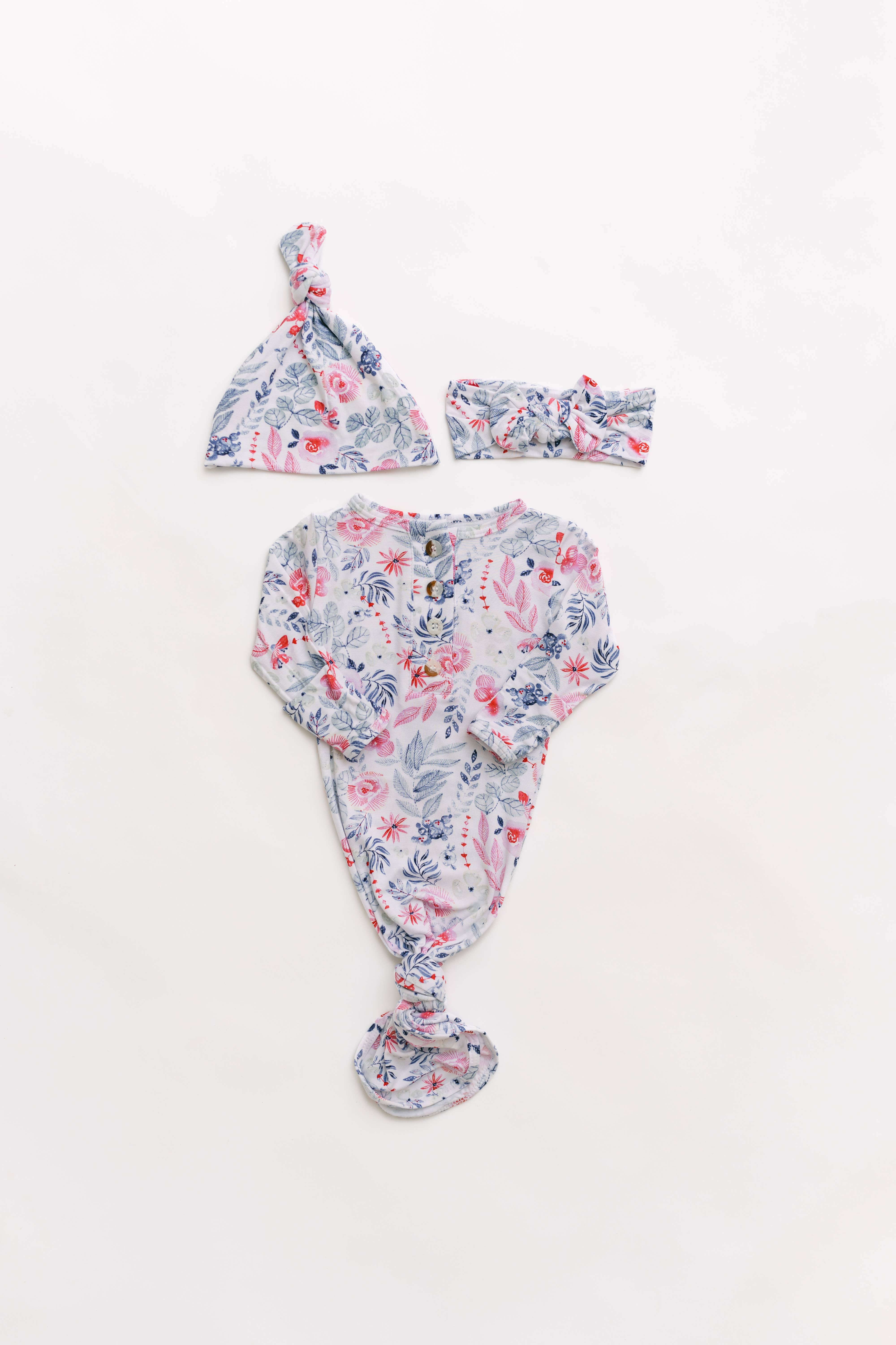 Stroller Society – wholesale Set med nattlinnen – baby – Knutet nyfödd sovdräkt med rosett och mössa - babykläder för flicka15