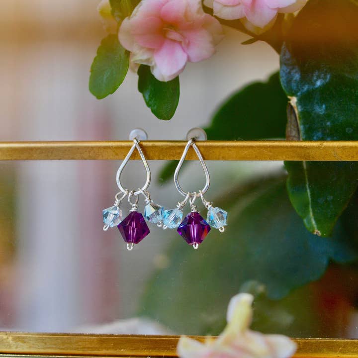 Siebijoux – Großhandel Ohrhänger – Silberne Regentropfen-Ohrstecker mit Lila und Aquamarin