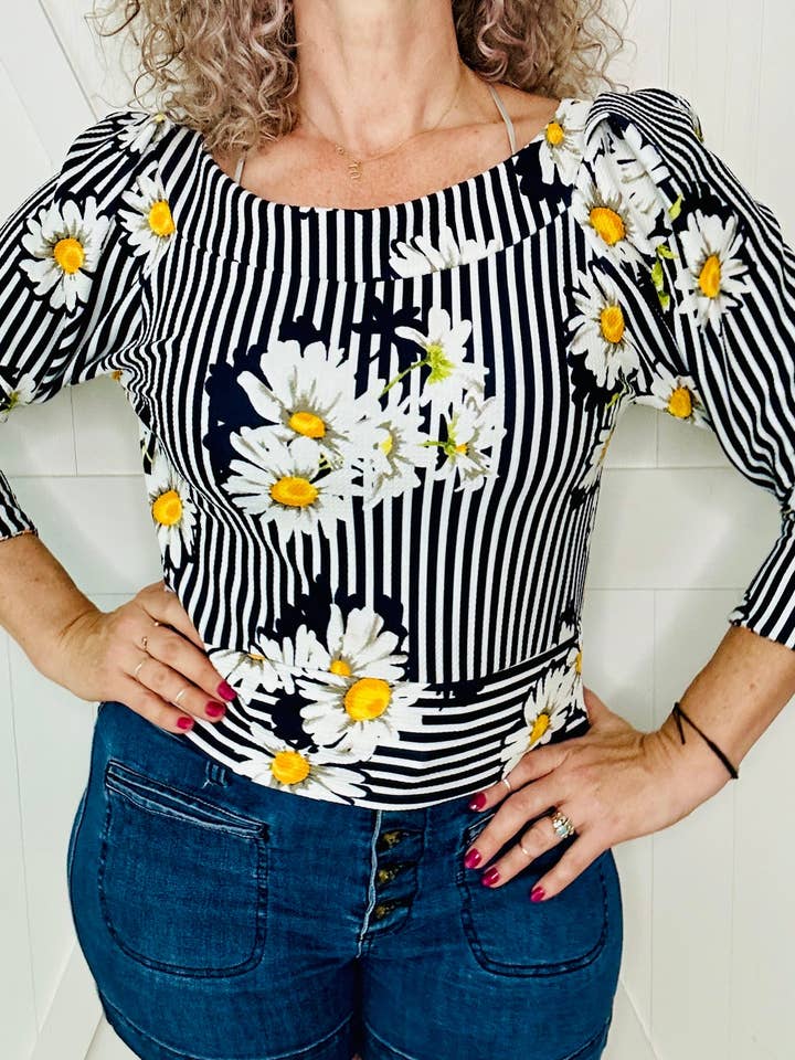 Top con mangas abullonadas Dizzy Daisy para venta al por mayor de Aerial Clothing sRQ