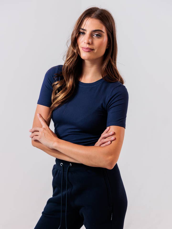 Essentiel Ribbet T-shirt — Marineblå for engroshandel hos Après Actif