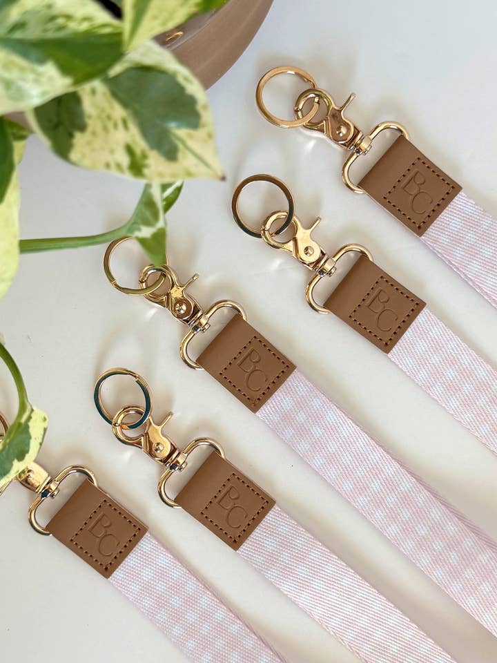 Porte-clés poignet en vichy rose pour la vente par Birdie & Co.