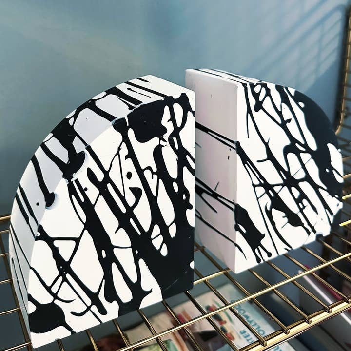 Made By Robyn - Venta al por mayor Sujetalibros - Sudaderas para libros - Graffiti - Blanco y negro