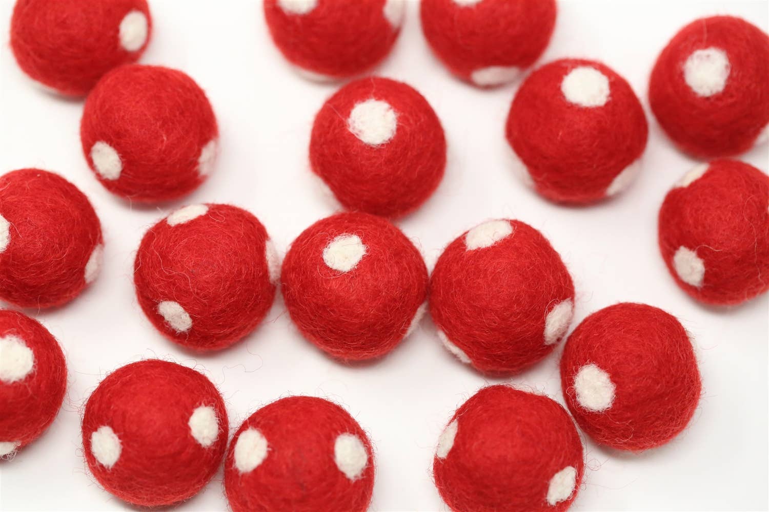 The Felt Pod - Wholesale Craft Supplies - Felt 2.5 CM Dots Swirls Pack of 10 Balls - Red2