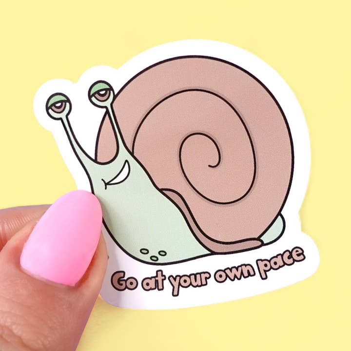Slak zegt dat je in je eigen tempo gaat - sticker voor zelfzorg voor wholesale door Sunshine Lane