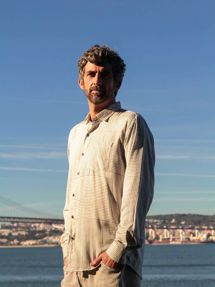 Âme. Chemise unisexe pour la vente par Slowing Ethical Closet