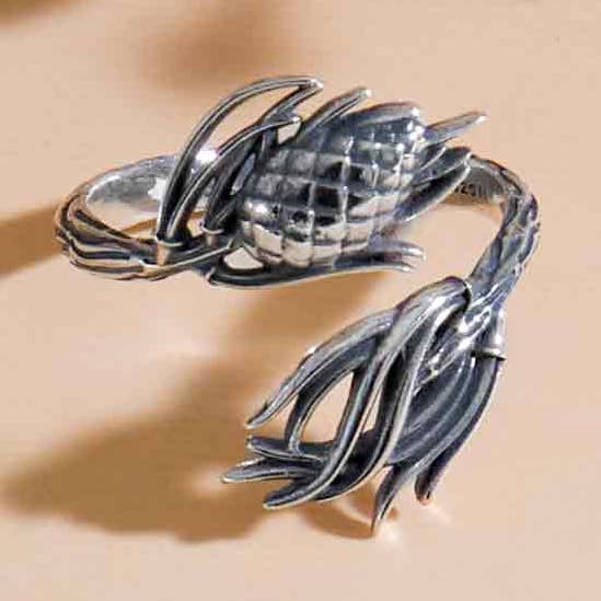 Verstellbarer Ring mit Tannenzapfen und Nadeln aus Sterlingsilber für den Großhandel von Nina Designs