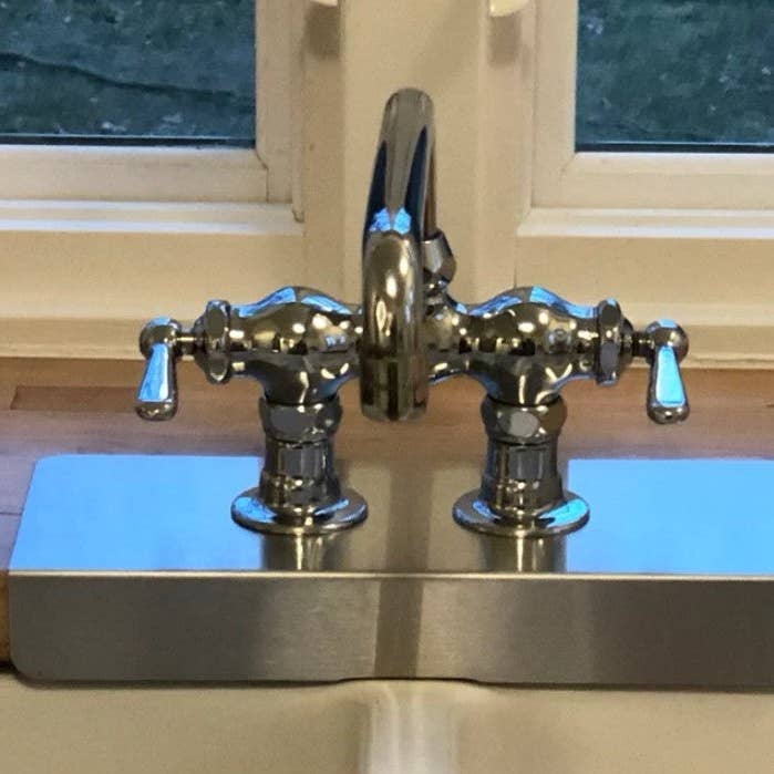 Epic QT - Vente Planche à découper - Planche à découper robuste en acier inoxydable 304 brossé de calibre 18 de qualité supérieure avec rebord avant4