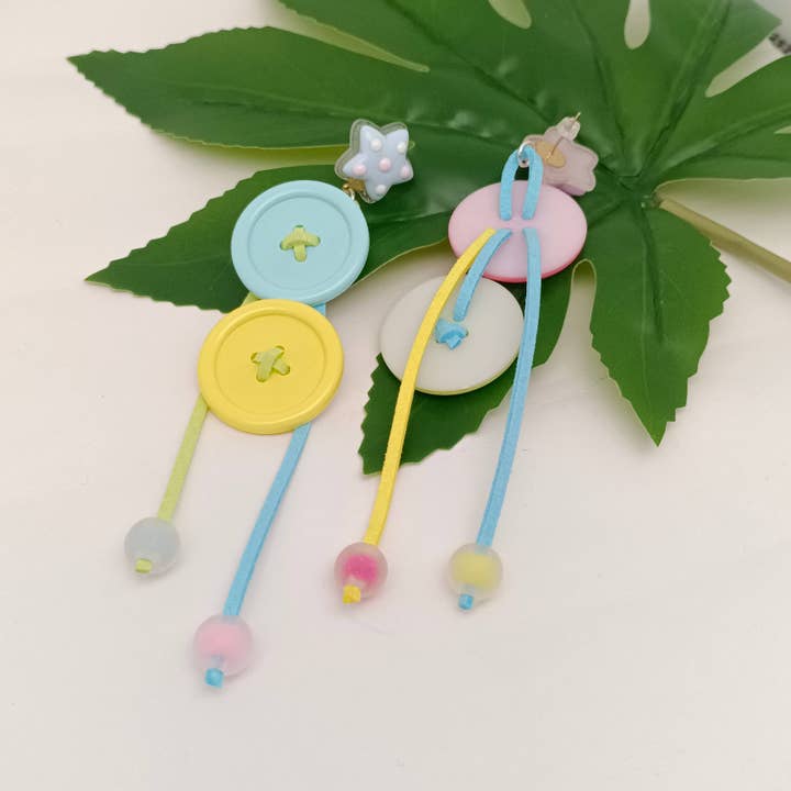 Mio Queena – wholesale Dangle earrings – Acrylic Round Button Charm Star Earrings - YK1