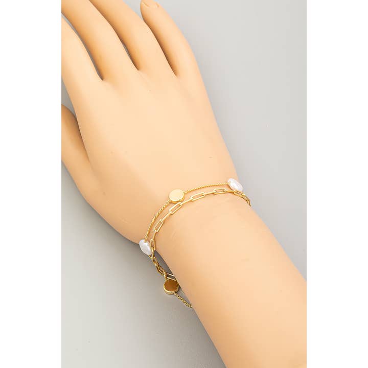 The Looks by Fame Accessories - Wholesale Charm/Dangle Bracelet - Pearl And Metallic Disc Charms Bracelet