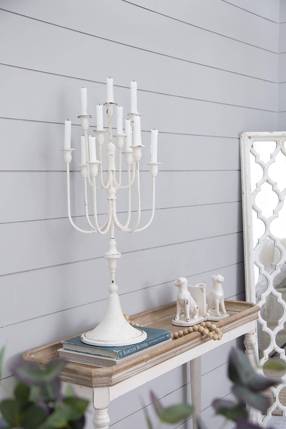 A&B Home Group Inc. – Großhandel Kerzenhalter – 13x10,5x30" Weißer Eisen 11-flammiger Kandelaber - Weiß5
