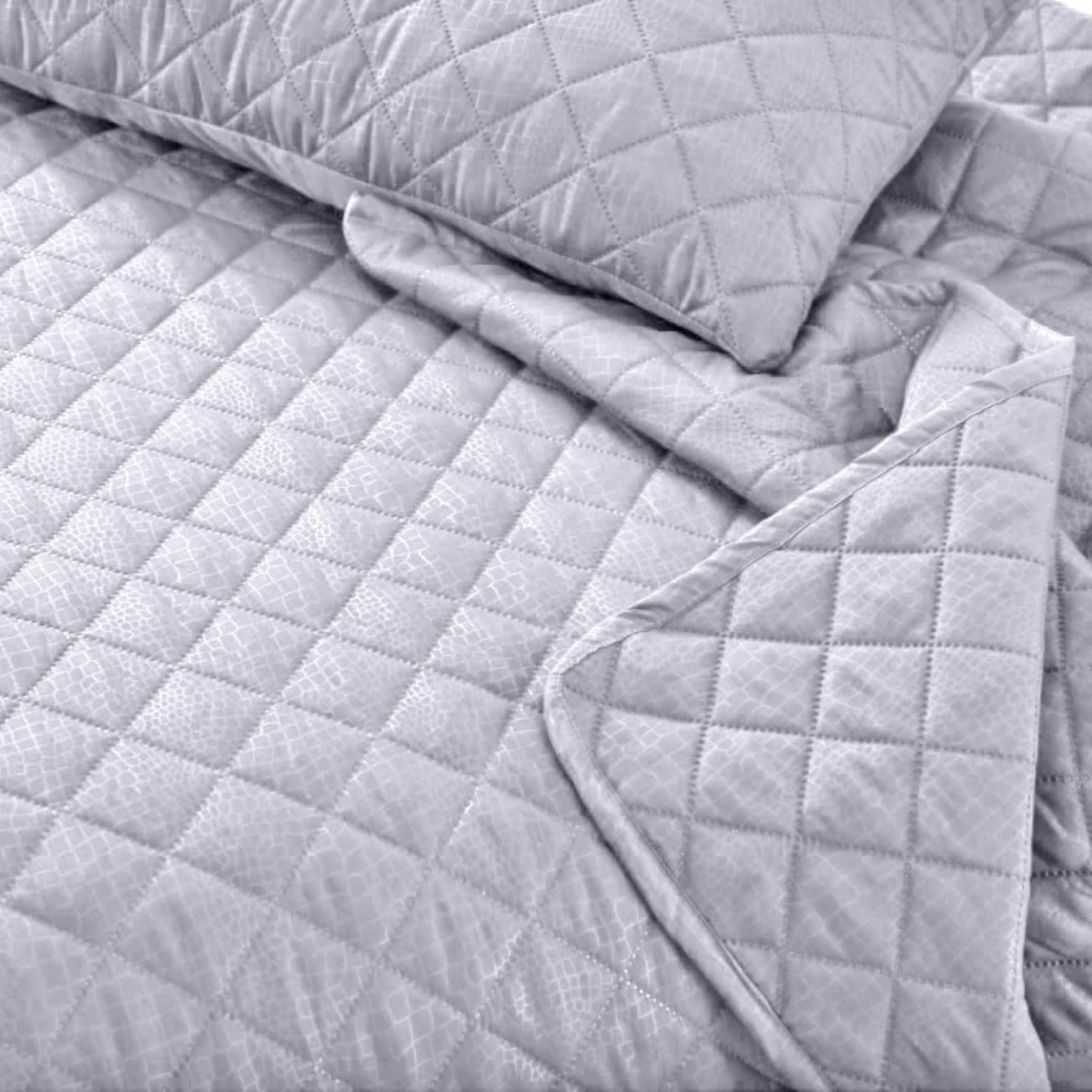 Beach Stone – wholesale Bedding set – Quilted Diamond floral pattern 3pcs comforter Set Quilted Luxury Bed Throws6