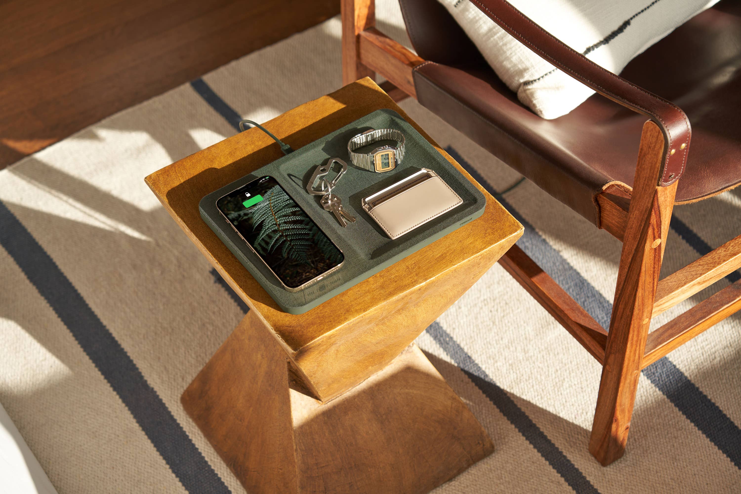 Courant - Wholesale Charging Dock - CATCH:3 - Essentials Linen Wireless Charger with Valet Tray4