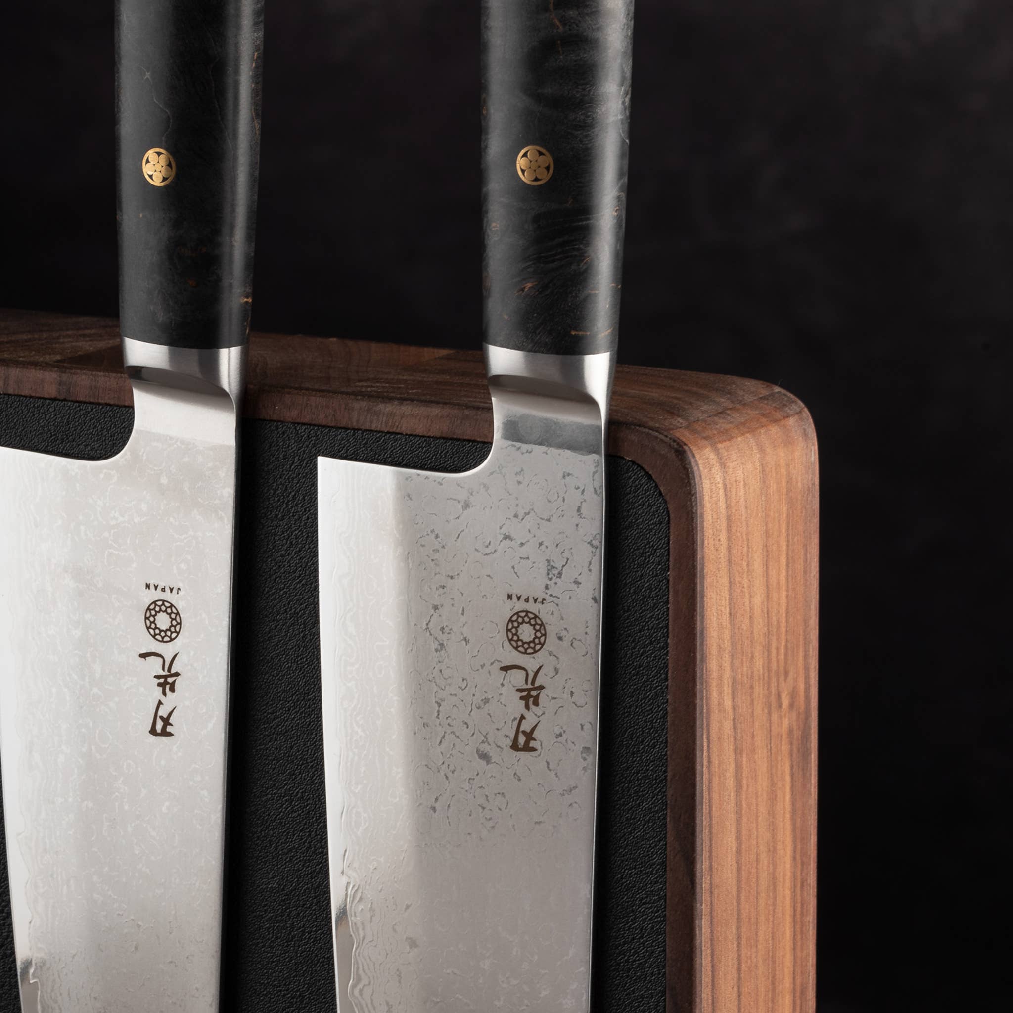 Hazaki – wholesale Knivblock – Magnetiskt knivblock i valnöt och läder | Knivhållare1