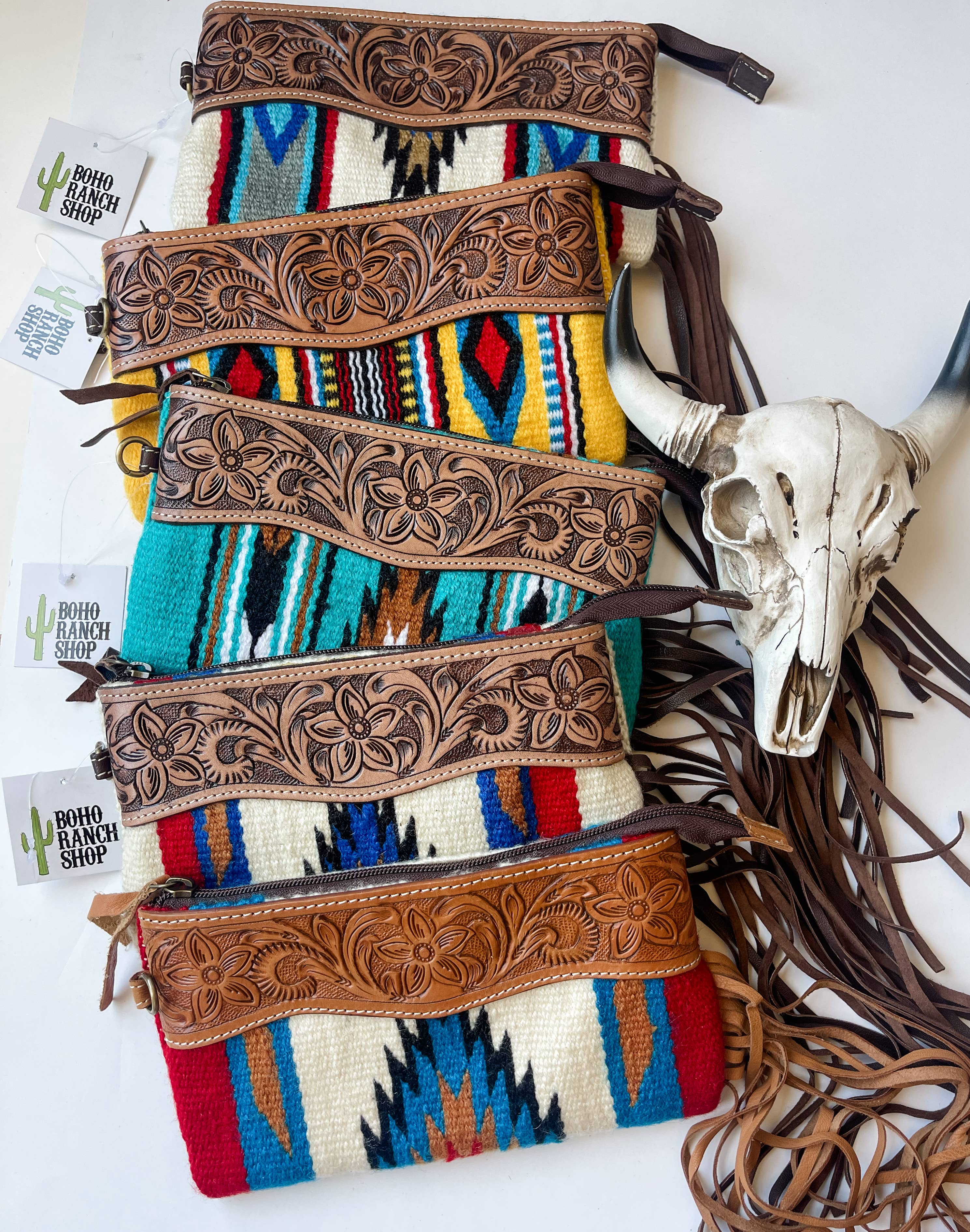 Boho Ranch Shop - Vente Bracelets - Porte-monnaie à pompons en cuir usiné Western Aztec9