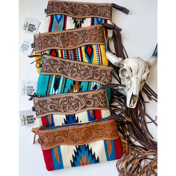 Boho Ranch Shop - Vente Bracelets - Porte-monnaie à pompons en cuir usiné Western Aztec9