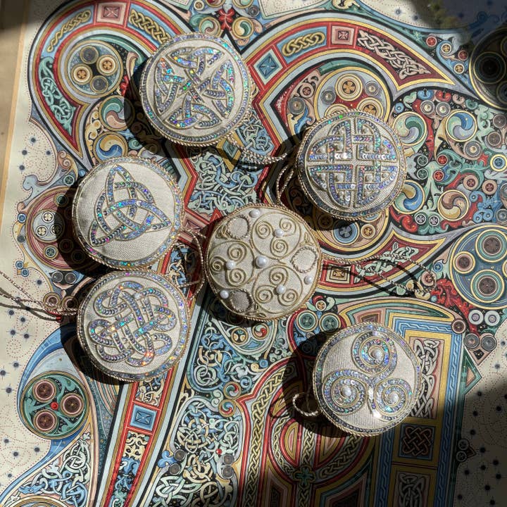 Katie Larmour Linen – wholesale Ornament – Handmade Celtic Trinity Knot Irish Linen Holiday Ornament2