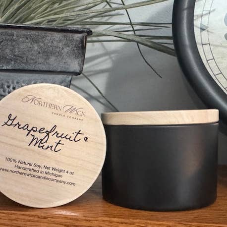 Grapefruit & Munt - 100% Soja Kaars, 4 oz Zwart blik voor wholesale door Northern Wick Candle Company