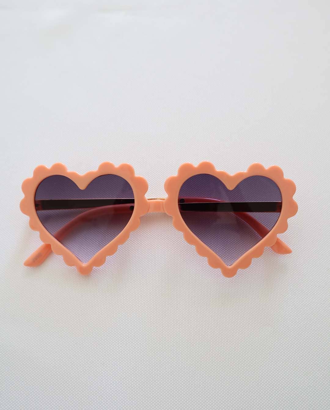 Maman - Wholesale Sunglasses – kids - The Eyes of Pearlie : Peach Frame Light Grey Lens Heart Sunglasses (1-8Yrs)