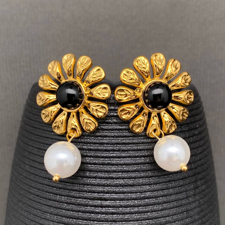 Orecchini a fiore in agata nera placcati in oro 18K SS - FGS per la vendita all'ingrosso da parte di Mio Queena