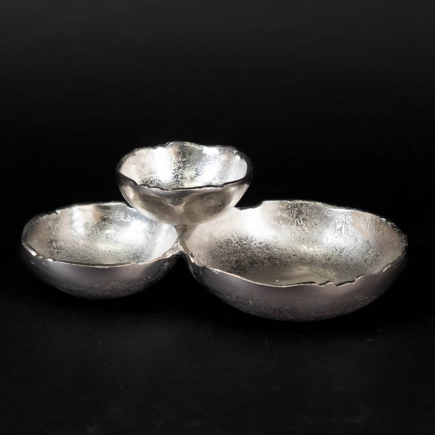 India Handicrafts Inc - Wholesale Decorative Plate/Dish/Bowl - Silver Textured Aluminum 3-Bowl Cluster Dish4