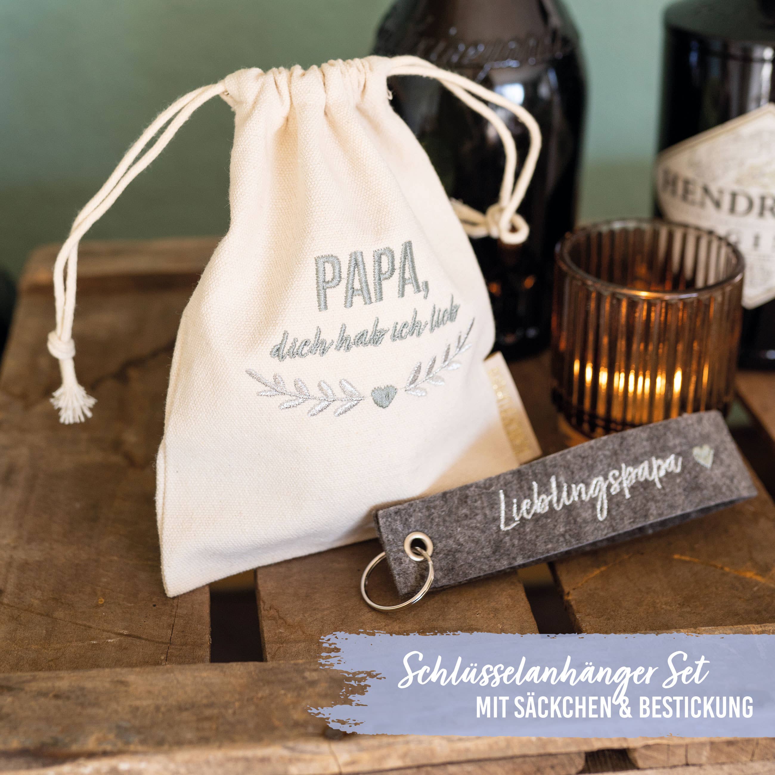 Papierdrachen - Wholesale Keychain - Men's - Papa 02 embroidered felt keychain with pouch1