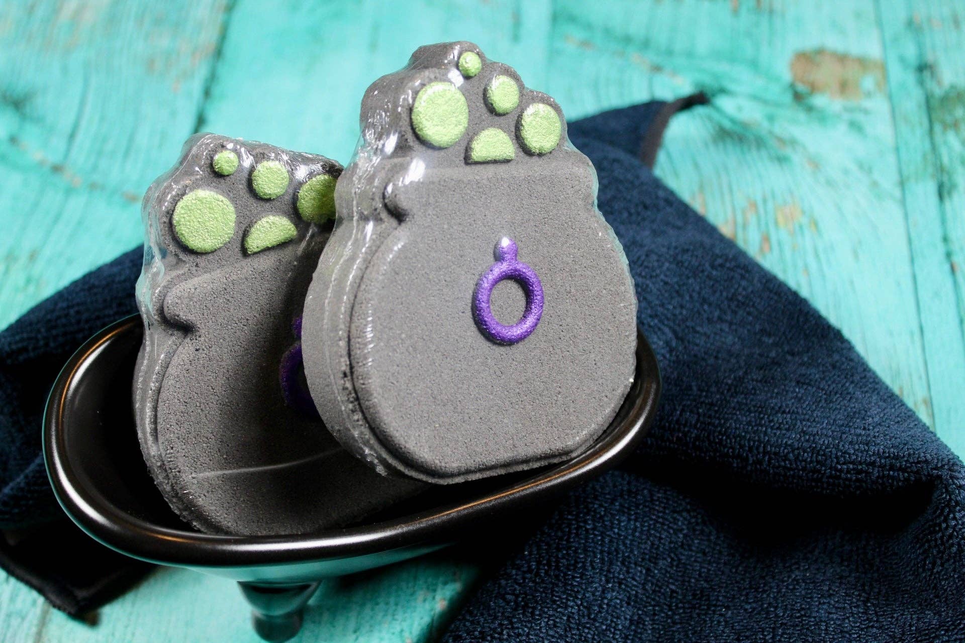 Wicked Bubbles LLC - Wholesale Bath Bomb/Fizz - Bath bomb - 5.5 oz - Witch’s Cauldron2