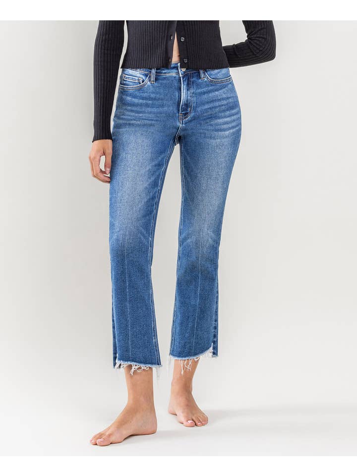 ERMUTIGEND KICK-FLARE-JEANS MIT HOHEM BUND UND RAUEN STUFEN AM SAUM T5910 für den Großhandel auf Faire