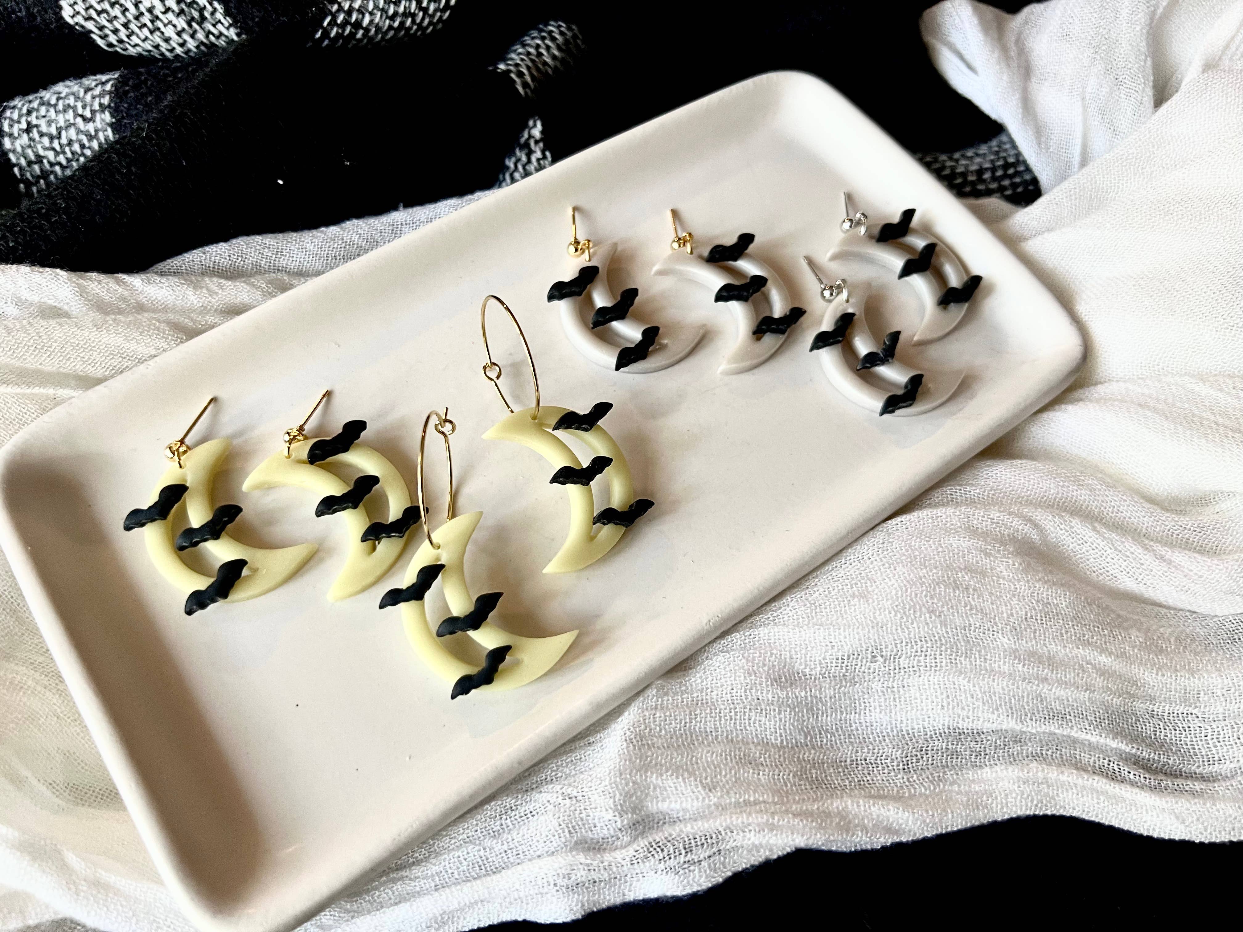 SeizeTheClayJewelry - Wholesale Hangende/ronde oorbellen - Vleermuis Maan Oorbellen, Maan Klei Oorbellen, Vleermuis Klei Oorbellen4