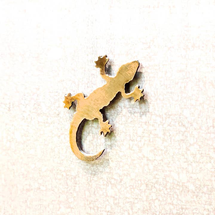 Magnet Tiny Lizard, cadeau de collection, petit casier scolaire en forme de lézard pour la vente par Rustic Metalz