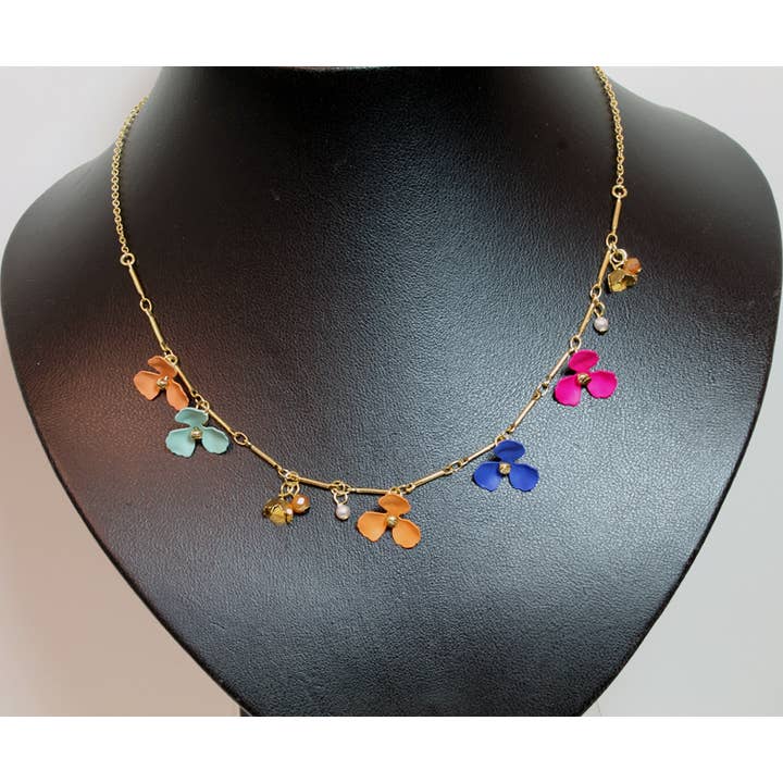 Collier à chaîne dorée avec fleurs et perles multicolores pour la vente par Western Counties Wholesale