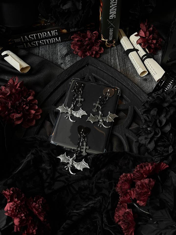 Breloque Firebird pour liseuse pour la vente par The Pretty Cult