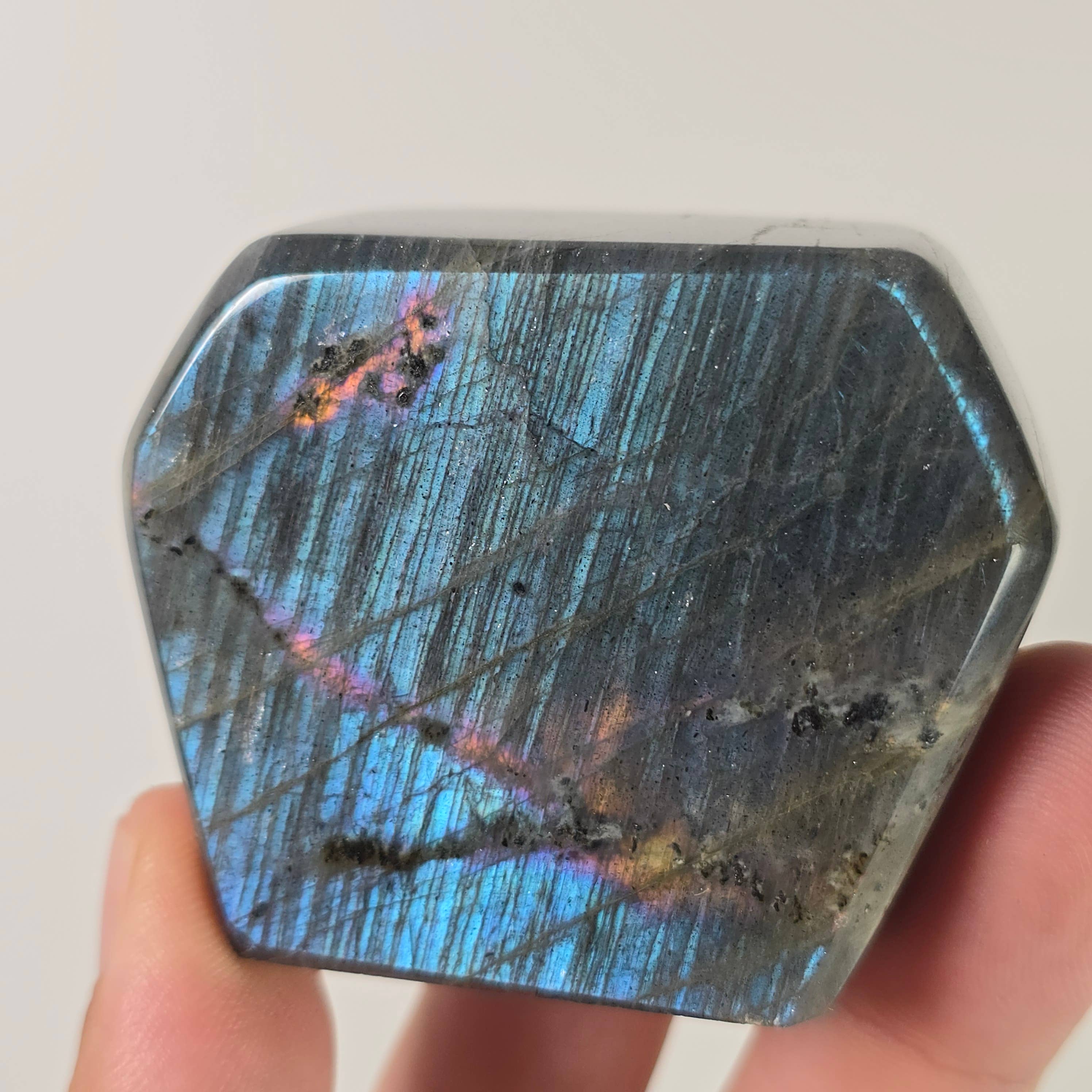 Aquamarine Daydream Wholesale – wholesale Spiritual stone/crystal – Per Kilo Geometric Labradorite Freeform ~ Polished Crystals4