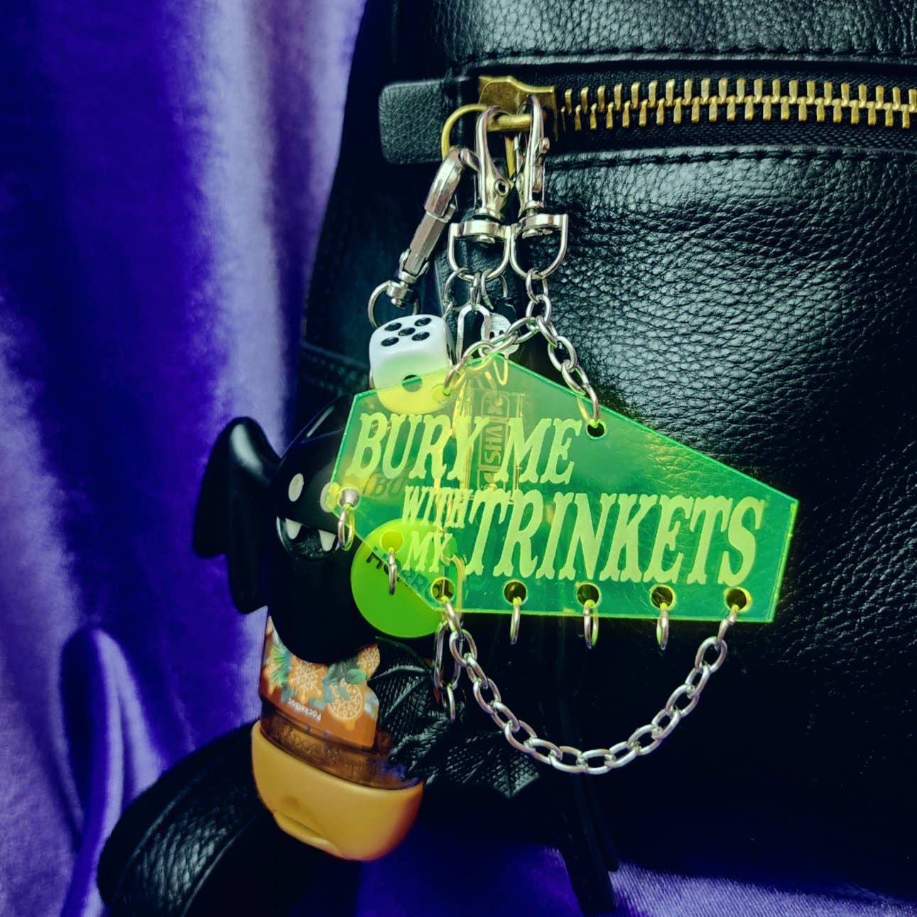 SHOPMALASTORE - Vente Porte-clés – femme - PORTE-CLÉS BIJOUX CERCUEIL - "ENTERREZ-MOI AVEC MES BIJOUX"13