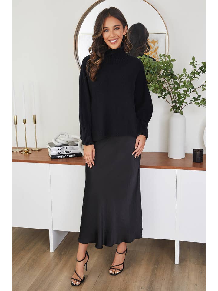 Nero MAGLIONE IN MAGLIA A COLLO ALTO DRAPPEGGIATO (7097-NERO) in vendita all'ingrosso su Faire