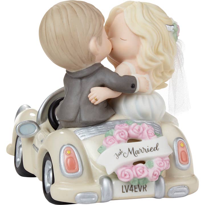 Precious Moments - Wholesale Decorative Figurine - Precious Moments Couple In Just Married Car Figurine
