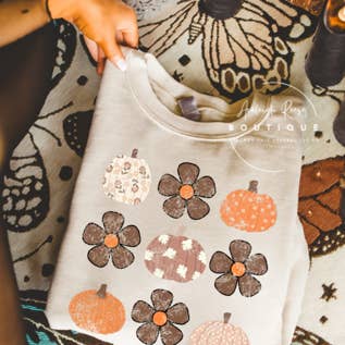 Citrouilles Marguerites Sweat-shirts & T-shirts pour la vente par Trendy Chic Apparel LLC