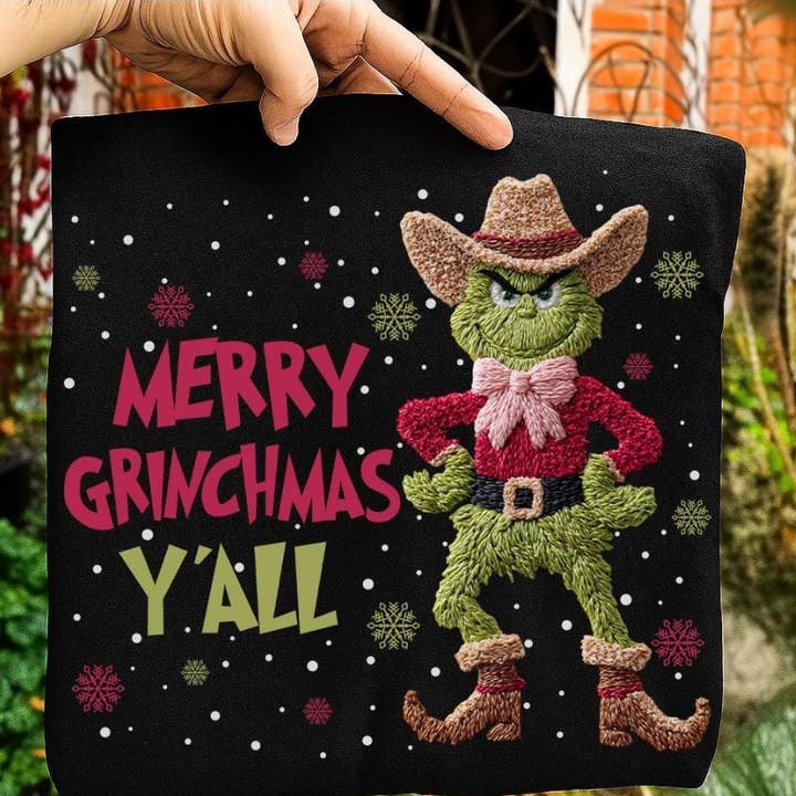 Buon Natale a tutti voi abbigliamento grafico con falso uncinetto latch hook per la vendita all'ingrosso da parte di Kindred Flame Outfitters