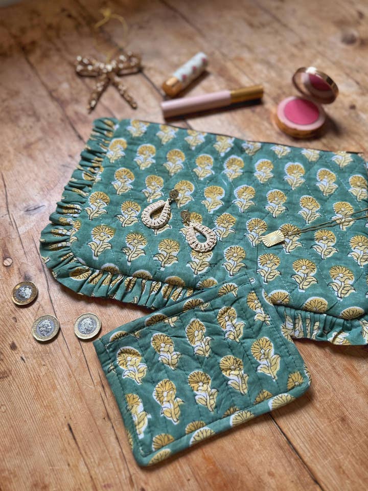 Smaragdgrøn Flæse Clutch for engroshandel hos Cosy Buddha