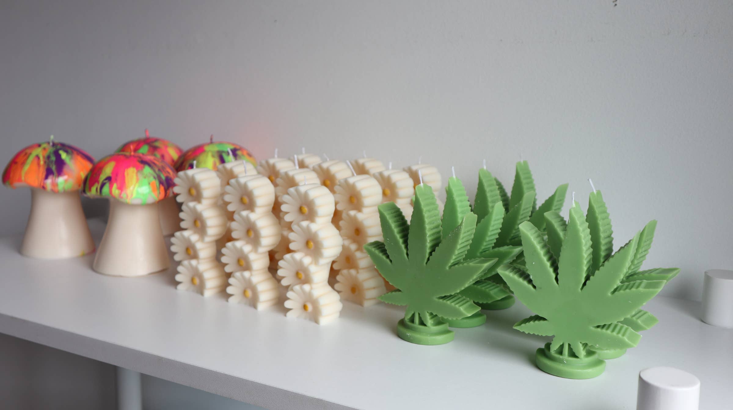 Drop Dead Candles - Wholesale Novelty Candle - Daisy Flower Pillar Candle11