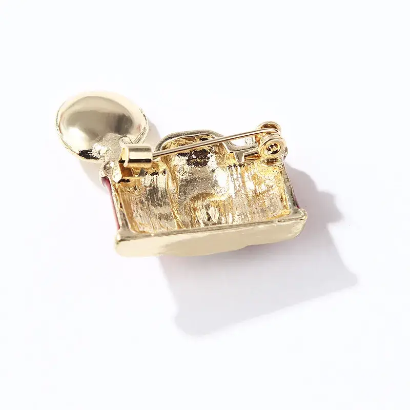 Magnifique Hearts – wholesale Brooch – Retro Camera Rhinestone Brooch – Vintage Jewelry Pin4