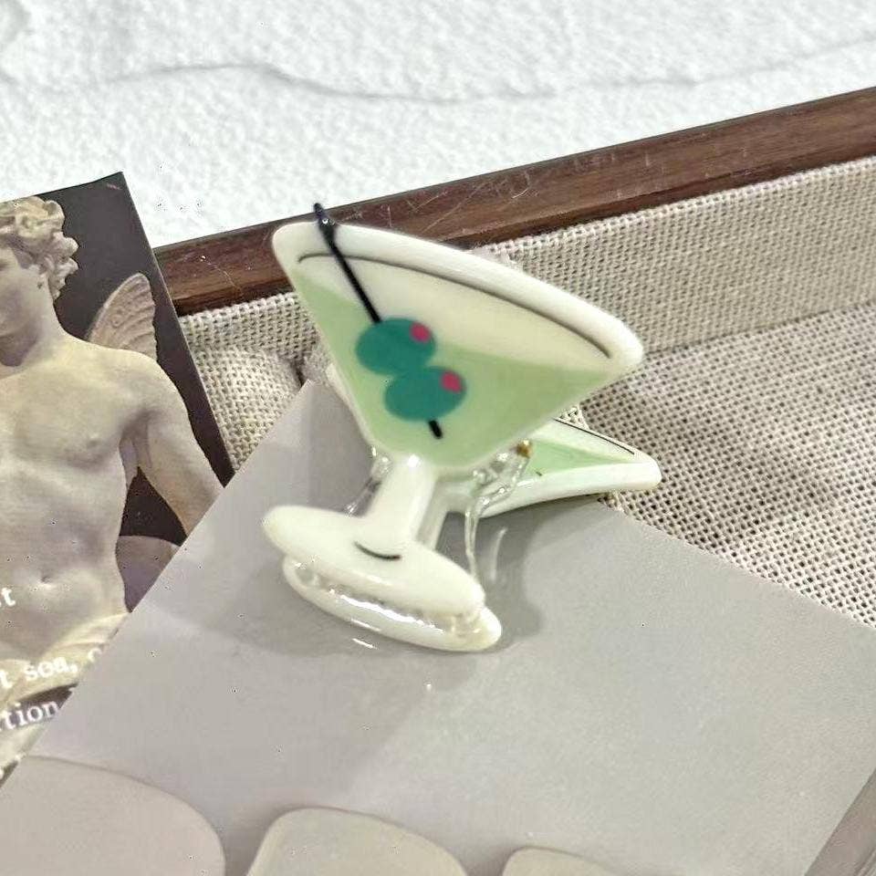 SoapElenGlen – Großhandel Haarclip – Damen – Handbemalte weinglasförmige Acryl-Mini-Haarspange2