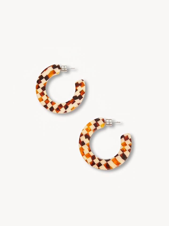 Pendientes de aro abiertos Kate en carey con diseño a cuadros para venta al por mayor de MACHETE