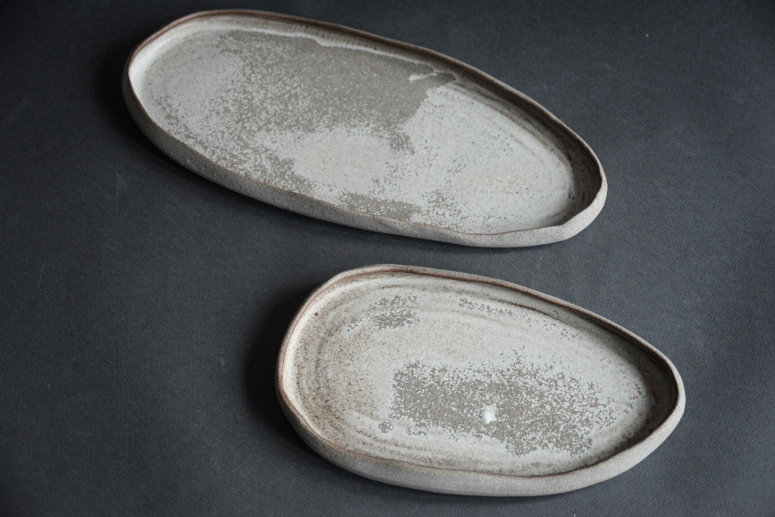 LAIMA CERAMICS (SIA Radosa Apvieniba Spares) - Vendita all'ingrosso Piatto - Piatti da portata della collezione Stone DUNE — fatti a mano, biologici3