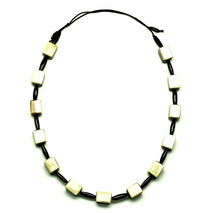 Q12982 Square Beads Horn Necklace for wholesale by Silk Wool and Bijoux