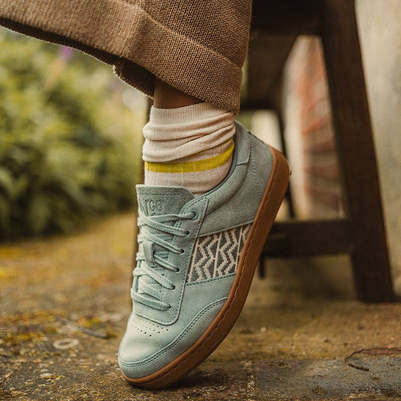 N'GO Shoes - Wholesale Lifestyle Sneakers - Unisex - Saigon Suede '24 low-top sneakers in light blue suede and gum
4