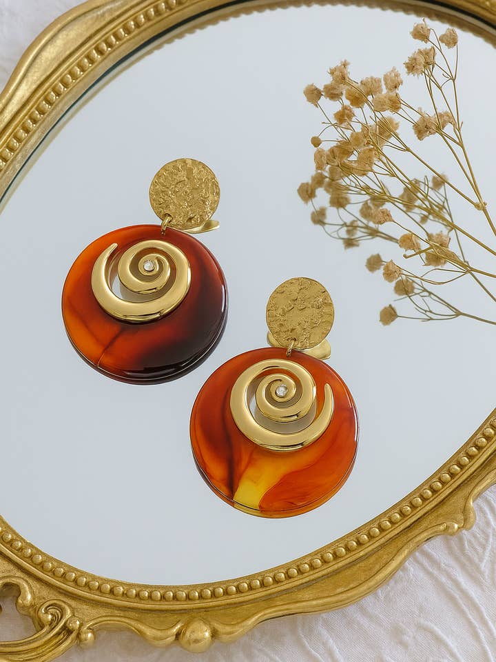 Boucles d'oreilles spirales pour la vente par Wild & Free